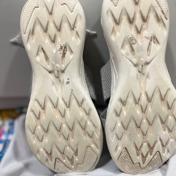 Skechers Gray Women's Sandals - Picture 3 of 7